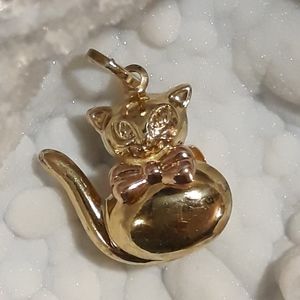 Vintage 14k gold puffy cat charm